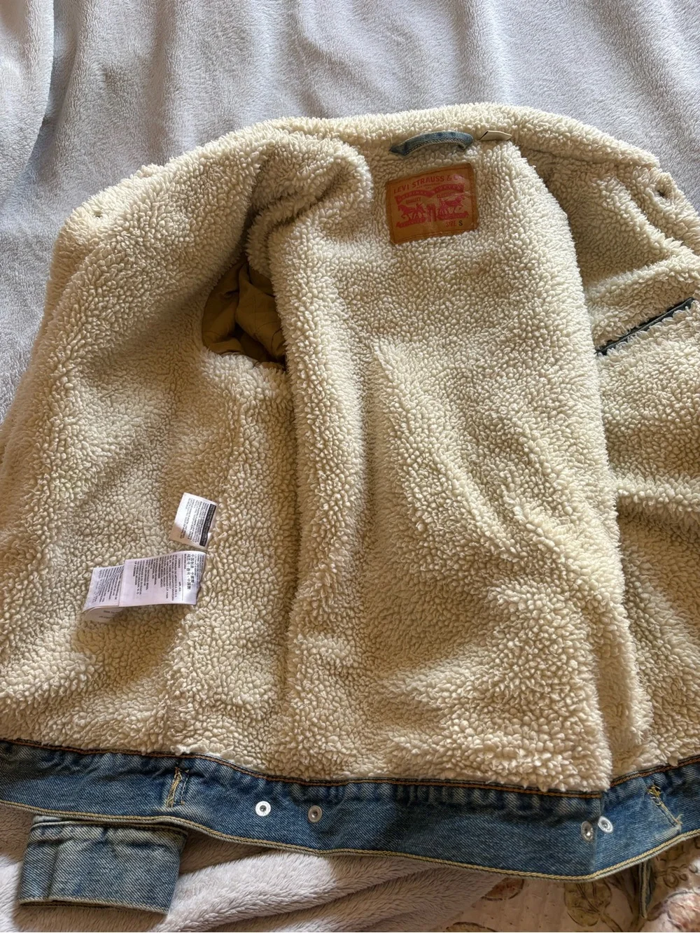Levi's Light Blue Denim Jacket with Cream Sherpa Collar - Picture 3 of 4